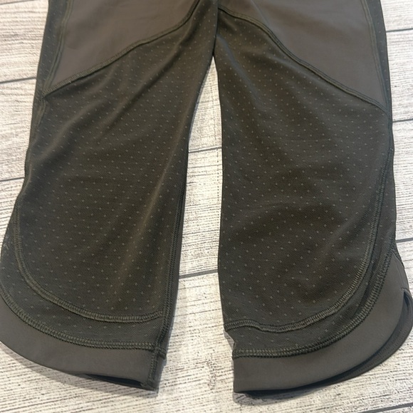 🍋Women’s Lululemon Revitalize 21” Crop size 6🍋 - Picture 10 of 15